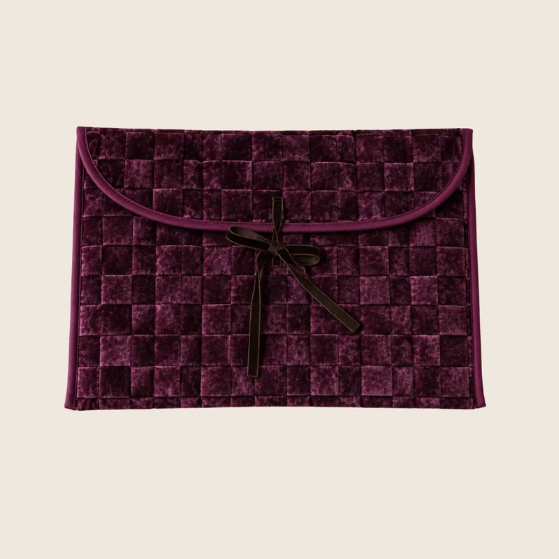 Funda acolchada para portátil en terciopelo burdeos de cuadros