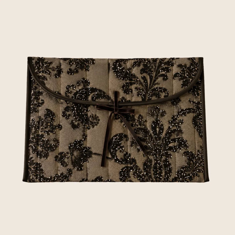 Funda acolchada para portátil en tejido damasco negro con brillo